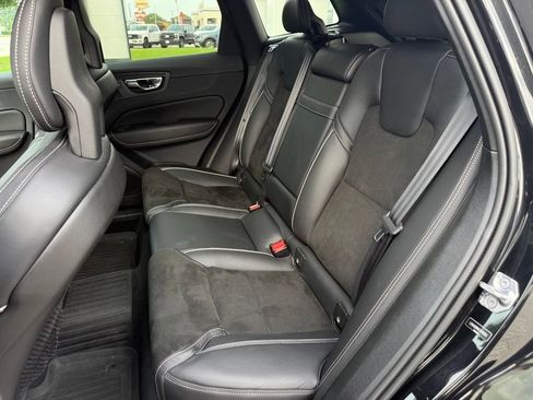 Used 2018 Volvo XC60 T6 R-Design w/ Convenience Package AWD/4WD image 8
