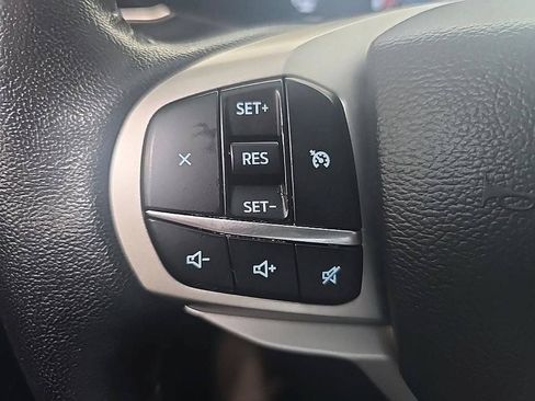 Used 2021 Ford Explorer XLT w/ Equipment Group 202A AWD/4WD image 17