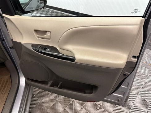 Used 2011 Toyota Sienna LE image 15