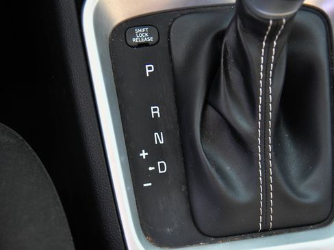 Used 2022 Hyundai Venue SE w/ Cargo Package FWD image 24