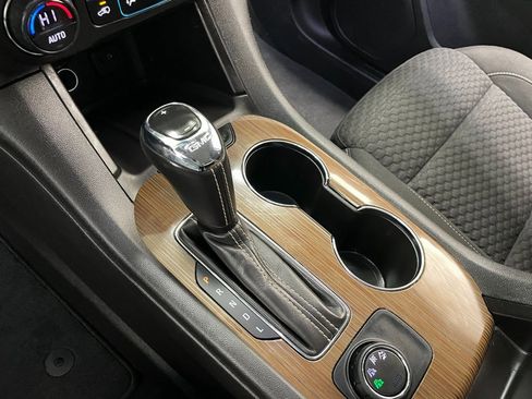 Used 2019 GMC Acadia SLE image 29