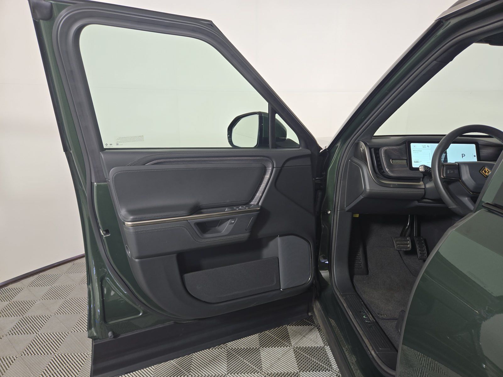 Used 2025 Rivian R1S Adventure Dual AWD/4WD image 16