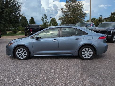 Used 2021 Toyota Corolla LE FWD image 3