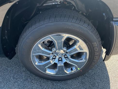 New 2026 RAM 1500 4x4 Crew Cab image 9