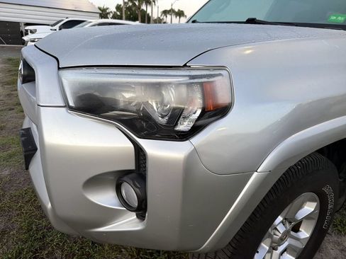 Used 2019 Toyota 4Runner SR5 AWD/4WD image 4