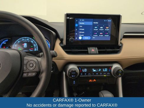 Used 2025 Toyota RAV4 XLE AWD/4WD image 17