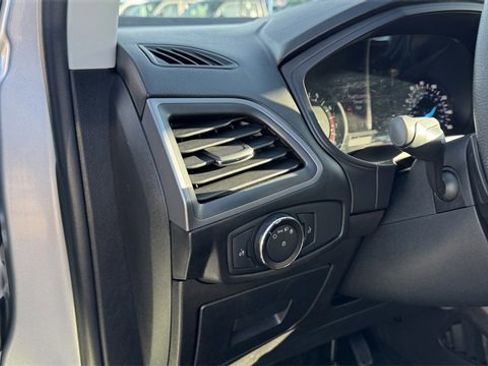 Used 2017 Ford Edge SE image 22