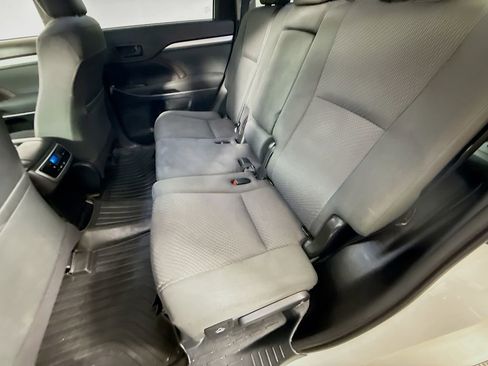 Used 2019 Toyota Highlander LE image 21