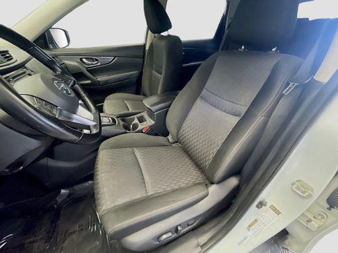Used 2020 Nissan Rogue SV FWD image 12