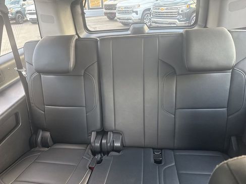 Used 2019 Chevrolet Suburban Premier image 16