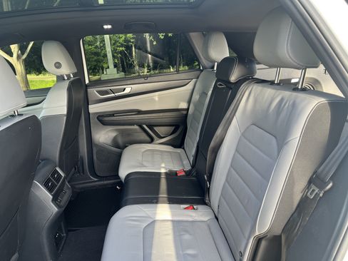 Certified 2024 Volkswagen Atlas Cross Sport SEL R-Line AWD/4WD image 30
