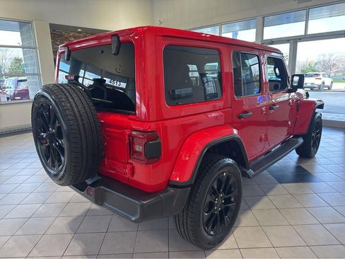 Used 2025 Jeep Wrangler Unlimited Sahara AWD/4WD image 12