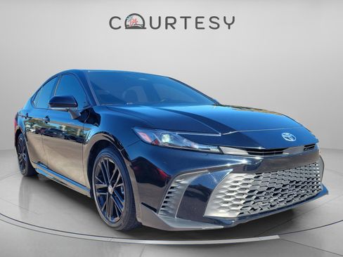 Used 2025 Toyota Camry SE image 6