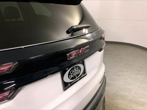Used 2025 GMC Acadia Elevation AWD/4WD image 29