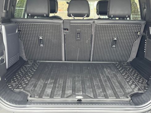 Used 2020 Land Rover Defender 110 SE image 28