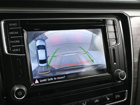 Used 2016 Volkswagen Passat 3.6 SEL Premium image 14