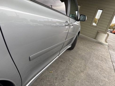 Used 2013 Toyota Sienna SE image 11