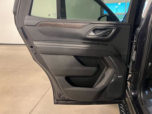 Used 2022 Chevrolet Tahoe Z71 w/ Luxury Package AWD/4WD image 32