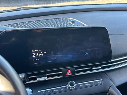 Used 2025 Hyundai Elantra SEL image 20