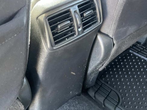 Used 2019 Nissan Rogue SV image 11