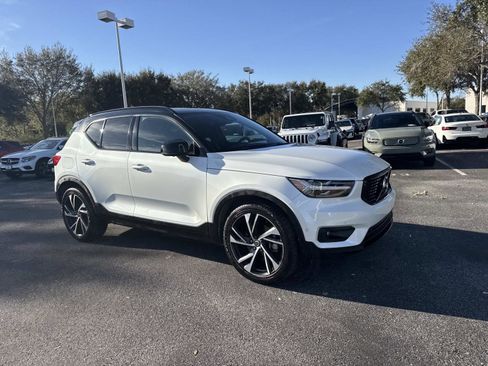 Used 2022 Volvo XC40 T5 R-Design w/ Advanced Package image 2