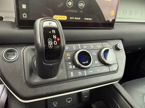 Used 2022 Land Rover Defender 90 X-Dynamic SE image 16