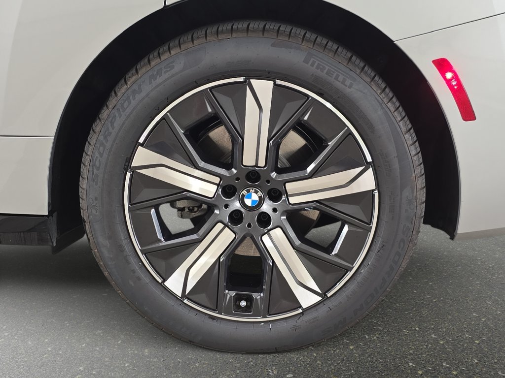 Used 2026 BMW iX xDrive60 w/ Premium Package AWD/4WD image 32