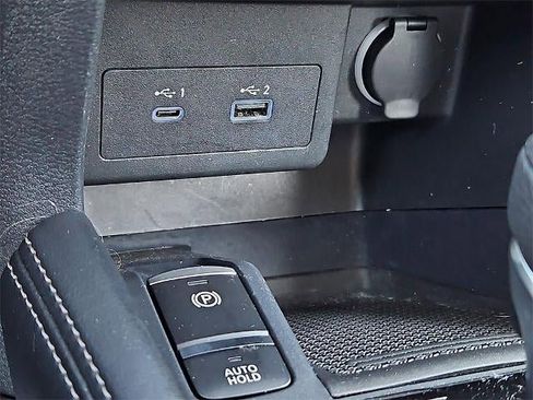 Used 2024 Nissan Kicks SV image 27