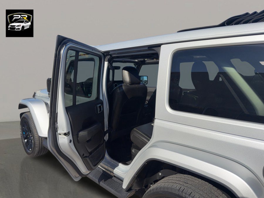 Used 2023 Jeep Wrangler Unlimited Sahara w/ Cold Weather Group AWD/4WD image 13