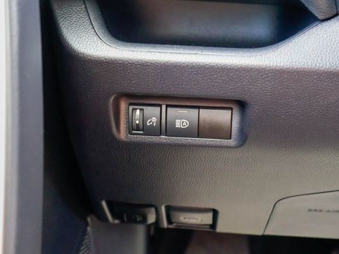 Used 2025 Toyota RAV4 XLE FWD image 19