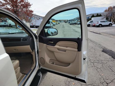 Used 2014 GMC Yukon Denali image 38