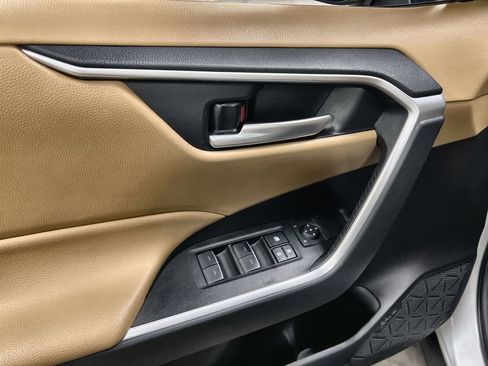 Used 2025 Toyota RAV4 XLE image 15