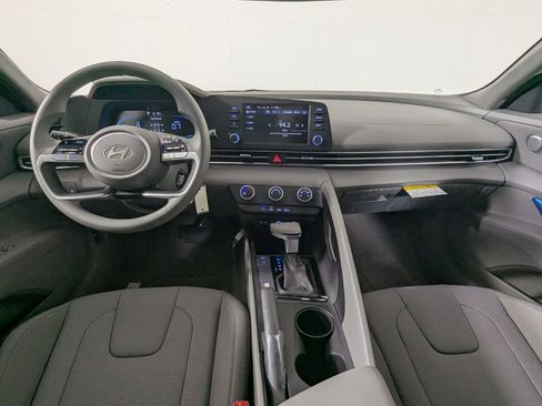 New 2025 Hyundai Elantra SE image 15