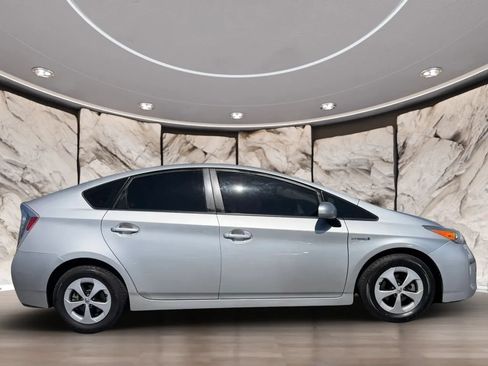 Used 2014 Toyota Prius Two FWD image 4