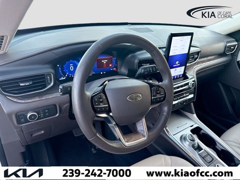 Used 2022 Ford Explorer Platinum w/ Technology Package image 27