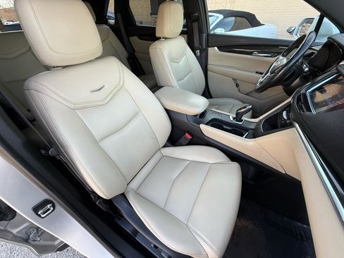 Used 2018 Cadillac XT5 FWD image 20