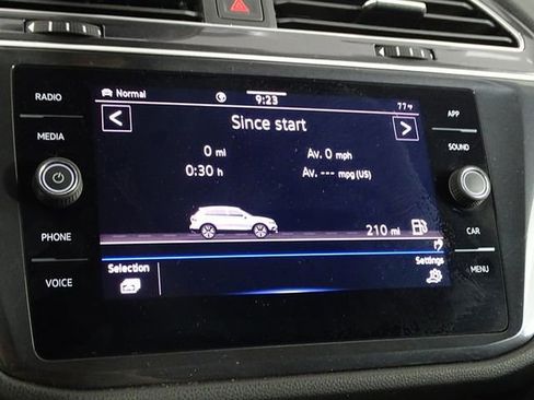 Used 2024 Volkswagen Tiguan SE image 36