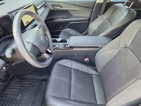 Used 2025 Toyota Camry XLE FWD image 11