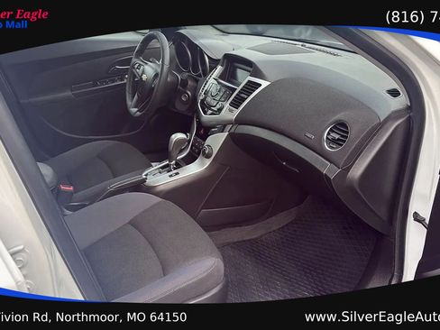 Used 2016 Chevrolet Cruze LT FWD image 11