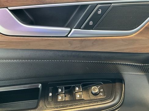 Used 2024 Volkswagen Atlas SE image 6