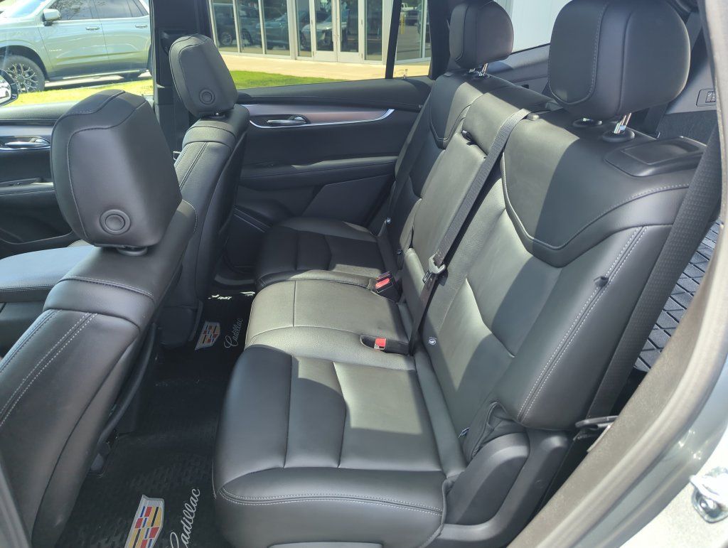 Used 2024 Cadillac XT6 Luxury AWD/4WD image 29