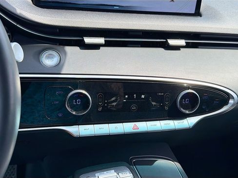 Used 2025 Genesis GV70 2.5T image 11