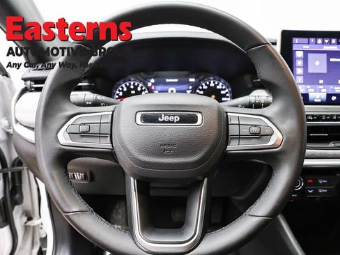 Used 2024 Jeep Compass Latitude AWD/4WD image 10