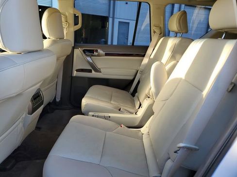 Used 2017 Lexus GX 460 image 9