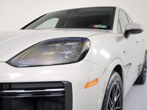 New 2026 Porsche Cayenne Turbo image 37