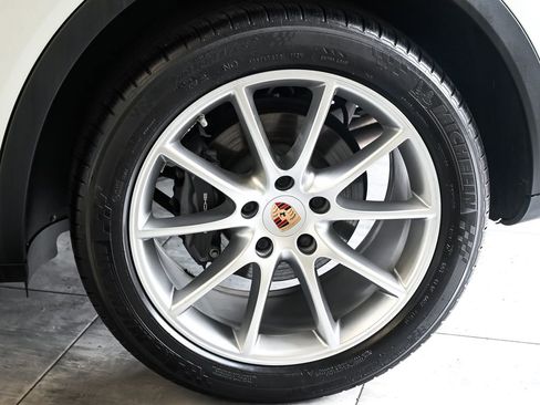 Used 2022 Porsche Cayenne Coupe image 8