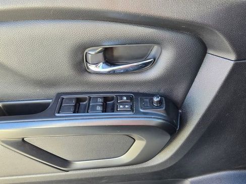 Used 2024 Nissan Titan SV w/ SV Convenience Package image 28