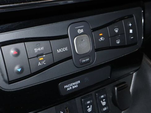 Certified 2018 Nissan Leaf SL w/ SL Technology Package FWD image 31