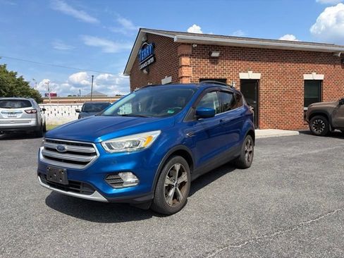 Used 2017 Ford Escape SE w/ Equipment Group 201A AWD/4WD image 1