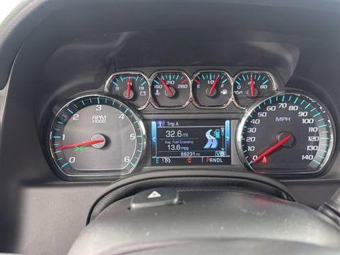 Used 2019 Chevrolet Suburban Premier image 24